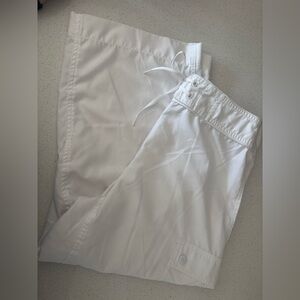 Izod Golf White Cargo Capri, 20 inch inseam - size 6
